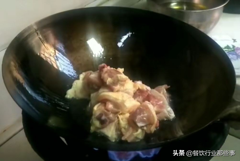 红烧鸡怎么烧又嫩又入味,红烧鸡怎么能出味