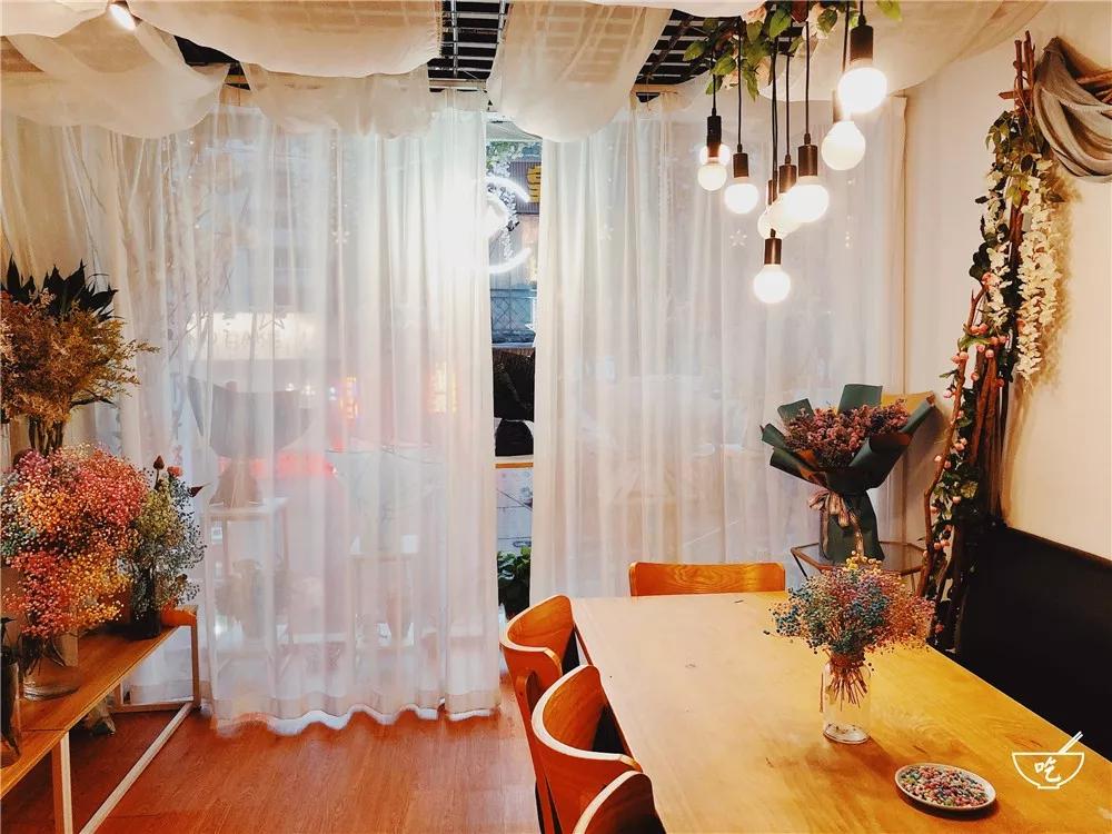 「十堰」这个85后男生开的甜品店，一口就被TA撩到！来了就赖着不想走