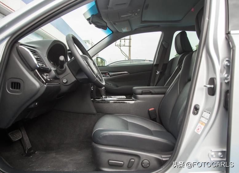 丰田皇冠2.5升四驱豪华版价格,丰田皇冠2024款最新款银色