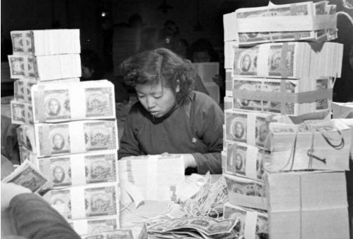 货币持续大幅贬值的通货膨胀,货币贬值通货膨胀是什么危机