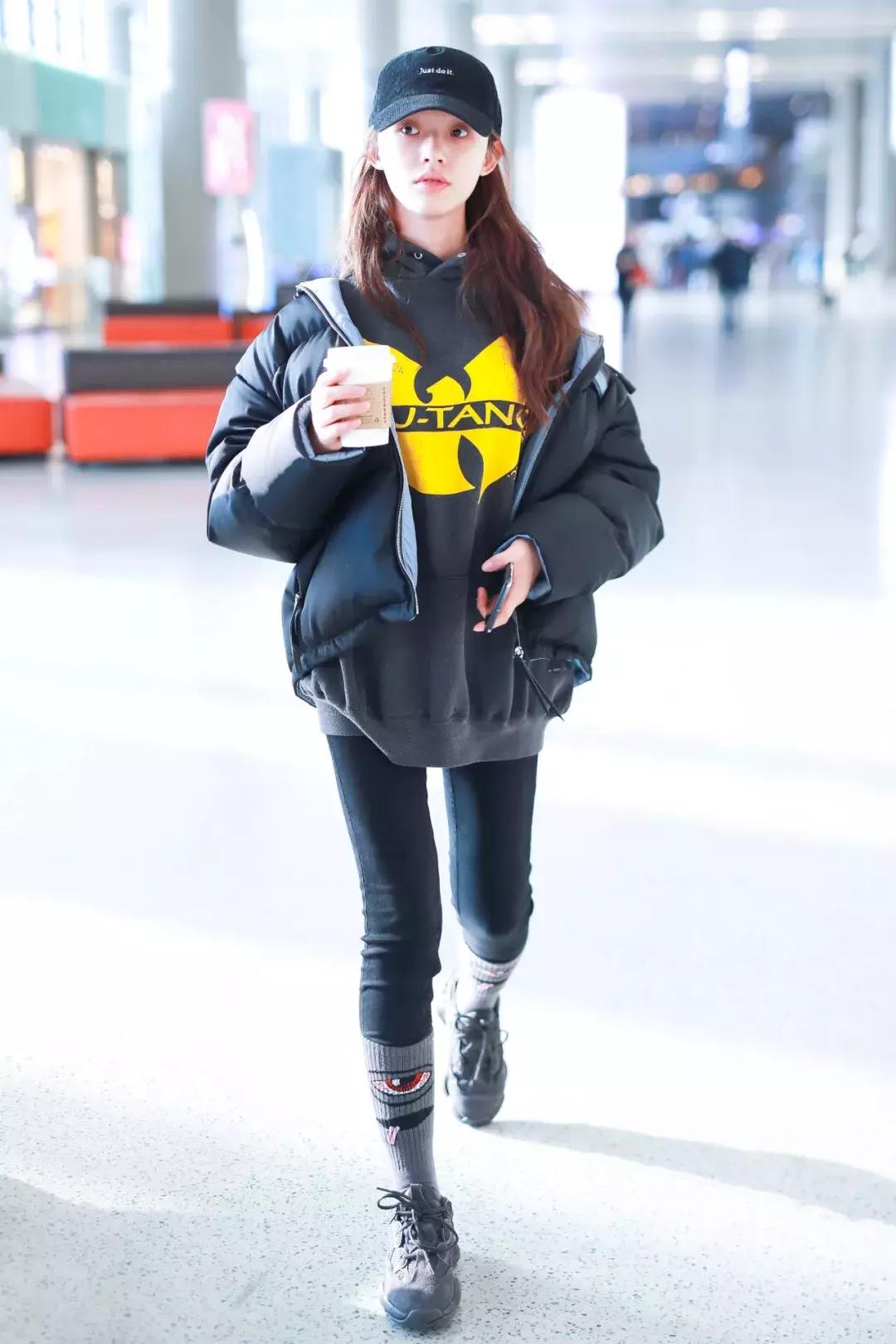 冬天羽绒服内搭怎么穿保暖又时尚,衣柜放久的羽绒服和外套