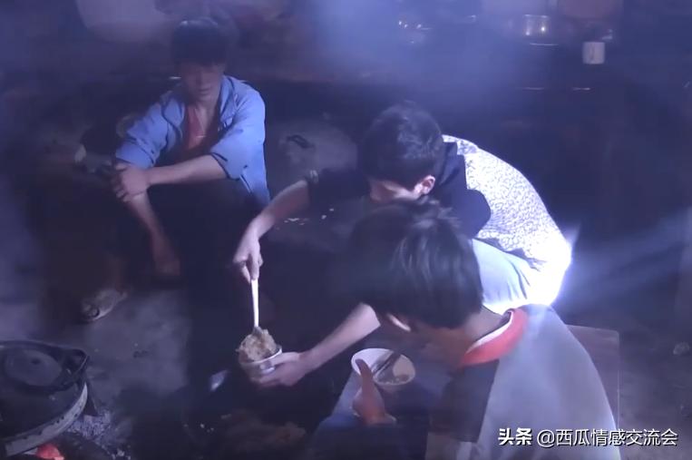 变形计中的叛逆男孩，曾经的问题少年，如今逆袭过得幸福