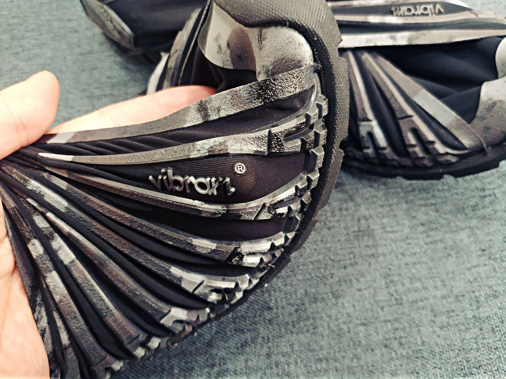 奇怪而又舒适：VibramFuroshiki包裹鞋体验