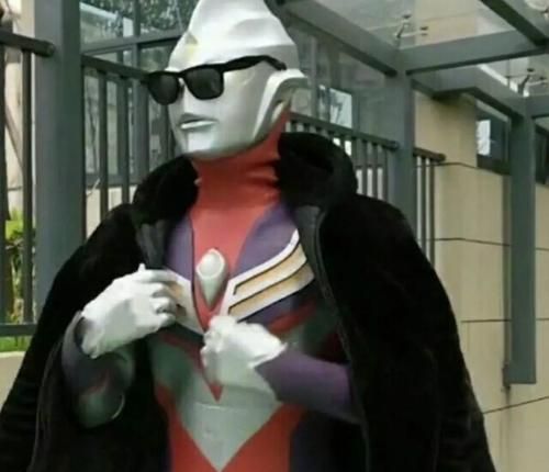 奥迪a82006款a8l6.0w12quattro旗舰型,小排三缸车