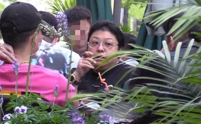 超模杜鹃为什么那么低调,杜鹃最新街拍