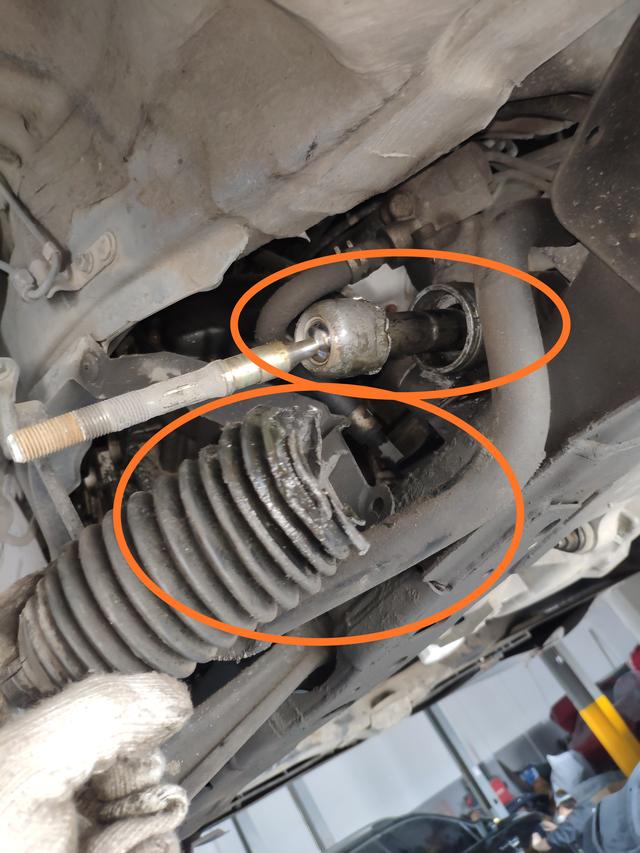 马6换完后减震还是咯噔响,马6上摆臂减震器怎么拆