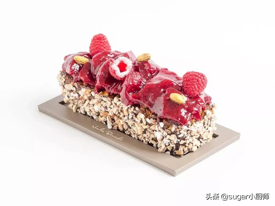 我懒！拒绝太复杂的，这个蛋糕好，哈哈，今晚就翻她牌子了