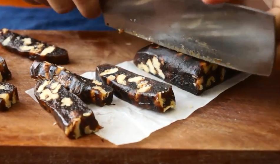 自制红枣核桃糕比阿胶糕还好吃,红枣山药核桃八珍糕