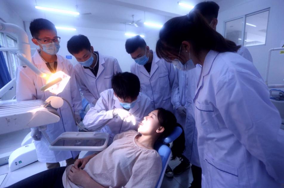 口腔医学专业未来就业如何,口腔医学专业的前景