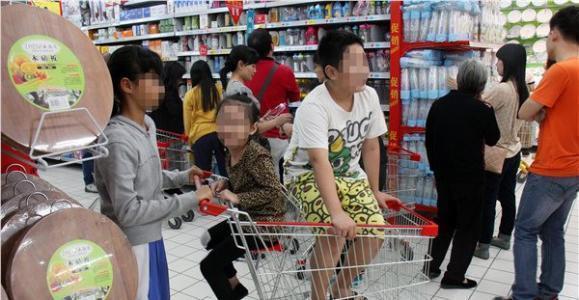 小孩撞孕妇后续,孩子撞倒孕妇被打