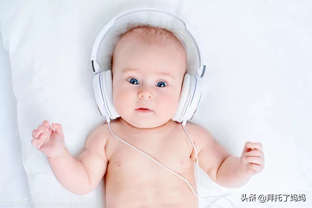 宝宝有耳屎家长一定不能这样做,男孩不掏耳屎进医院