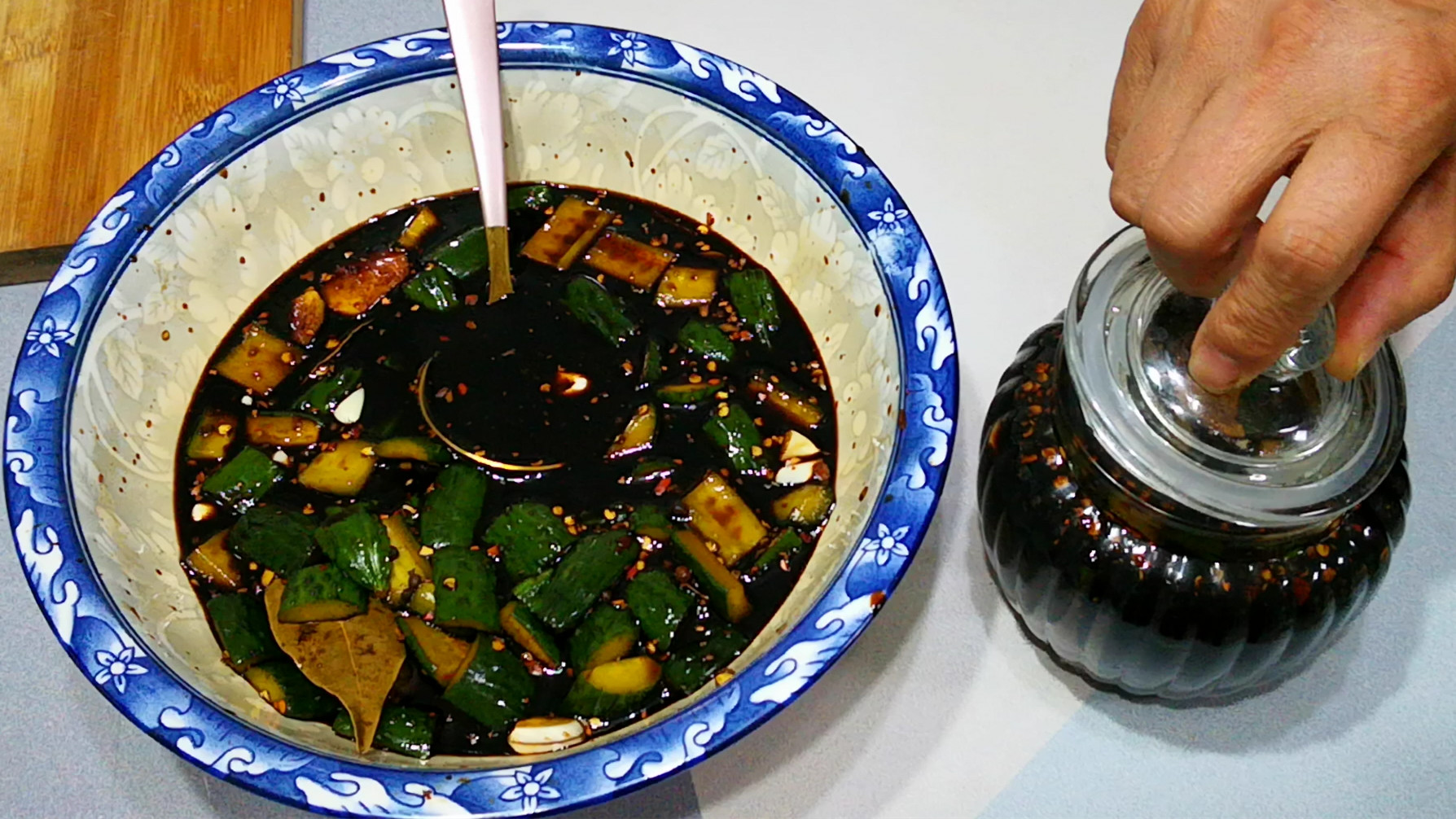 腌黄瓜怎么保持不变色,腌黄瓜要怎么腌