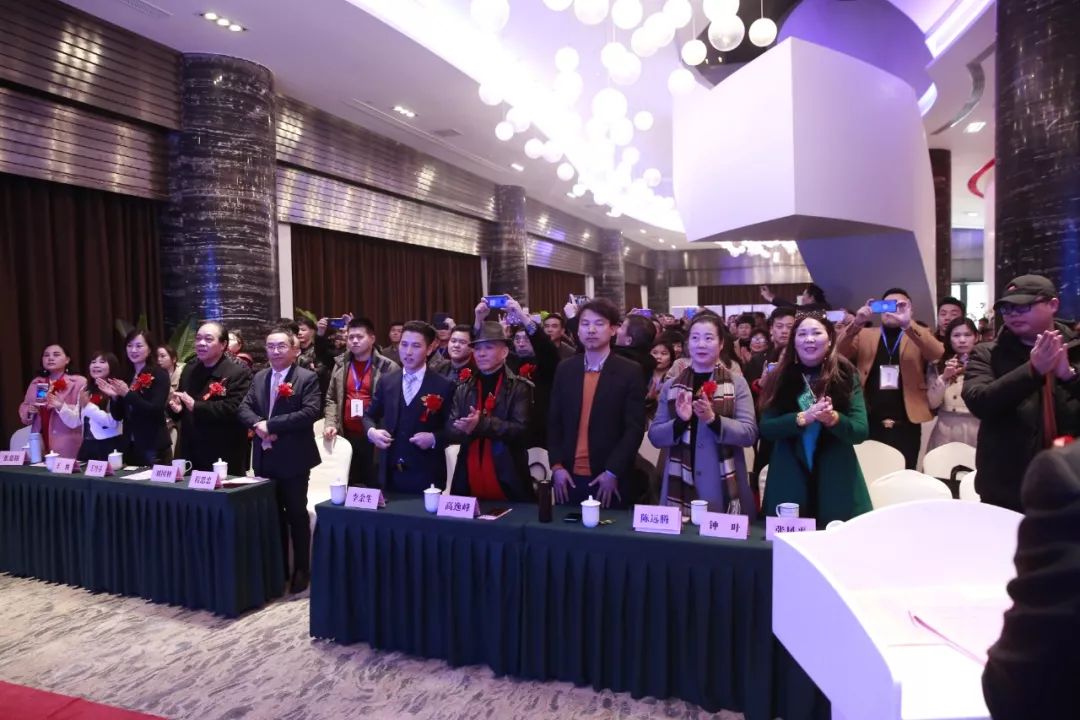 电商江湖打破沉寂：“新物种”爱拍拍隆重发布“竞拍”功能