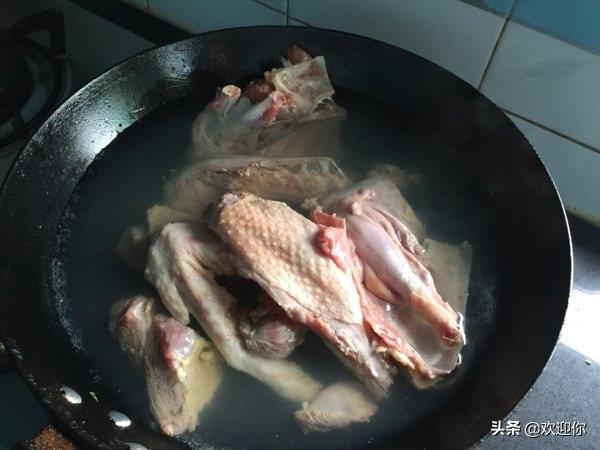 老鸭炖山药和胡萝卜怎么做好吃,老鸭能和莲子薏仁山药一起炖吗