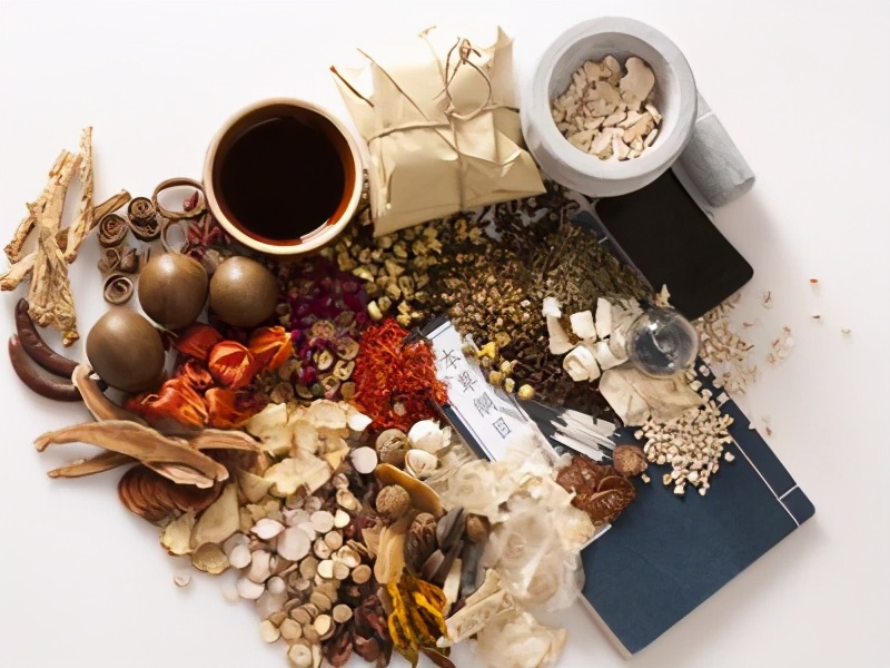 我最近尿尿很痛,有时候流出黄色脓液、有异味,要吃什么药吗?