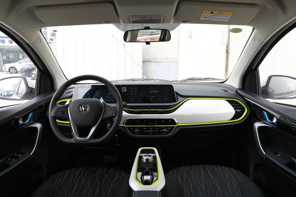 国产小型电动汽车大续航,国产首款纯电动车续航1000公里