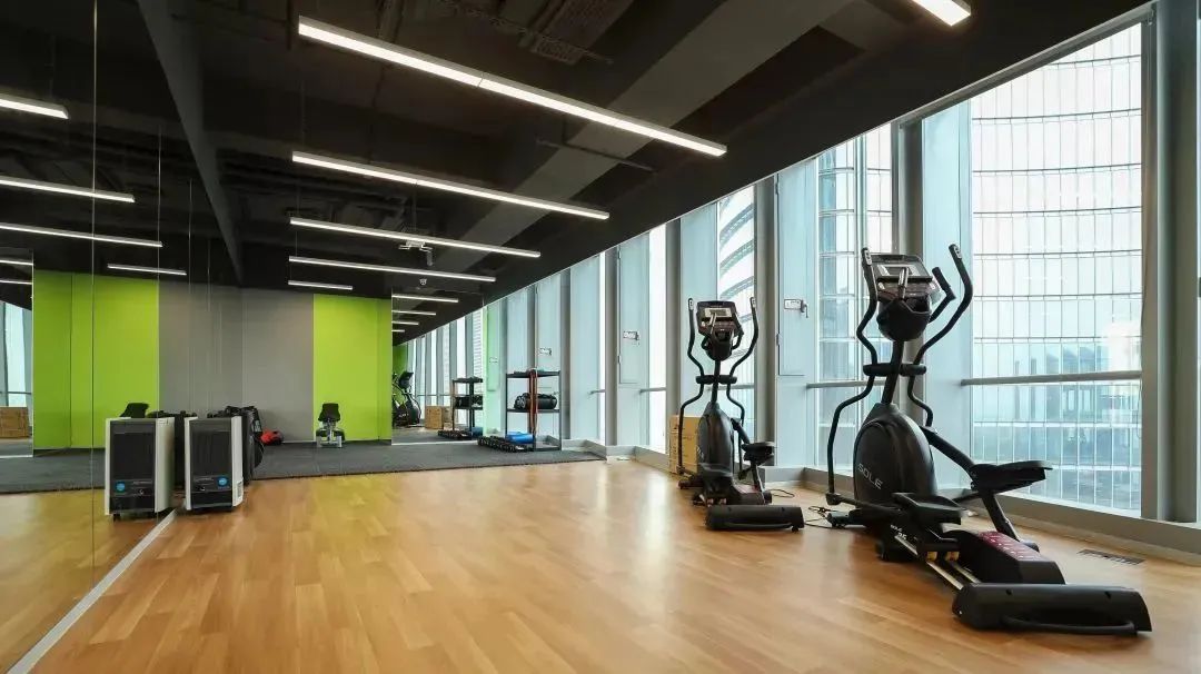 兰蔻ysl阿玛尼,阿玛尼和兰蔻彩妆