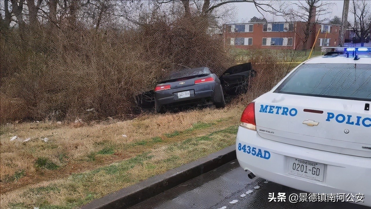 国外真实枪战火拼,美国匪徒与警察枪战视频