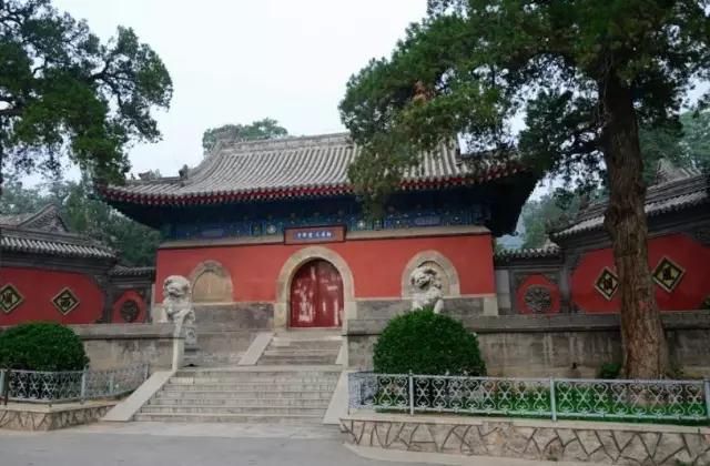 北京有什么寺庙可以烧香拜佛,祈福最好的寺庙北京