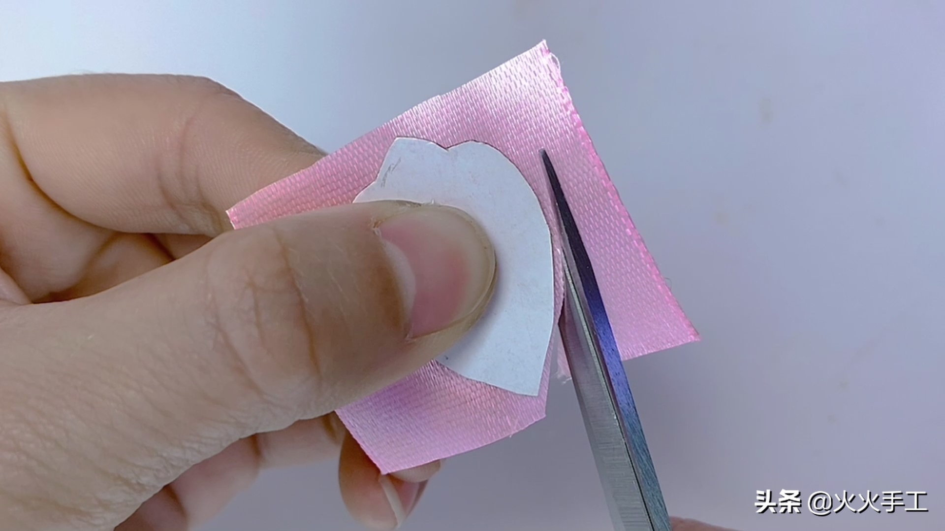 白浅的十里桃花，不用三生三世，在家用粉色丝带就可以很快完成