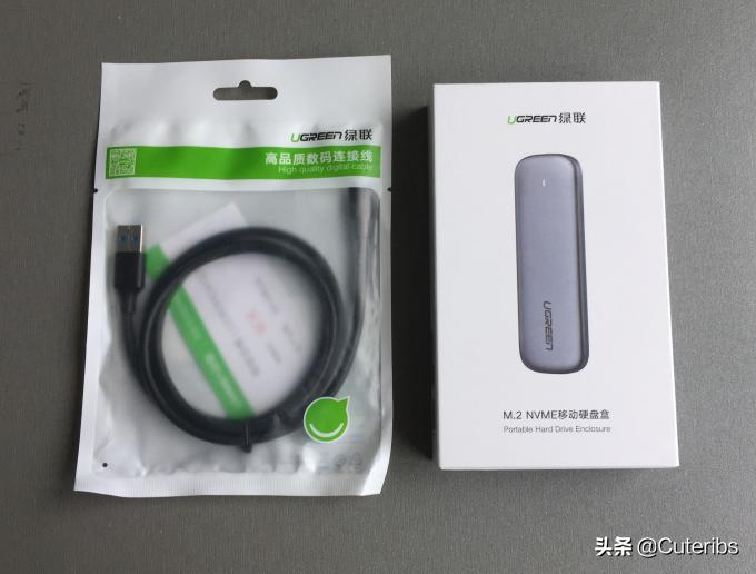 绿联nvme硬盘盒,绿联轻巧款nvme硬盘盒区别