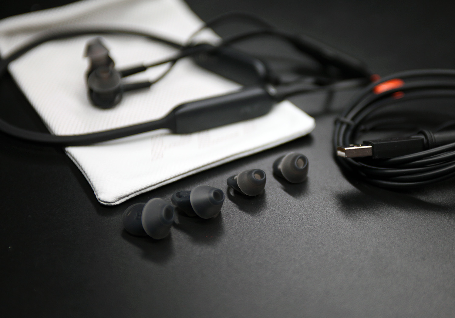 细节到位带来出众体验,细节丰富的耳机