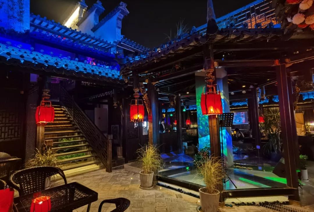 火遍成都的贰麻酒馆,成都贰麻酒馆为什么那么火