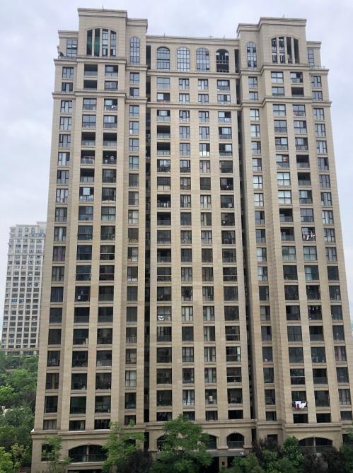 高富帅一秒变挫！绍兴再高端的小区也逃不过“包阳台”的锅…