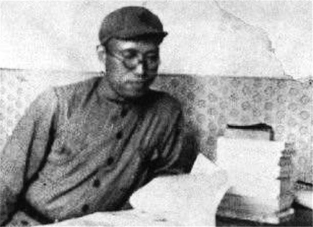 十大元帅中只有他上过大学，却因资历最浅受争议，主动降级被拒绝