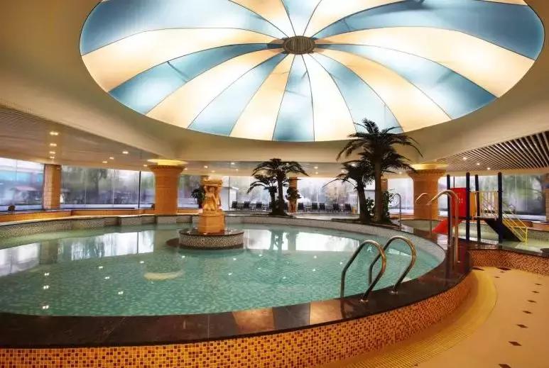 温泉山庄推荐享受惬意的温泉之旅,冬日暖阳泡温泉