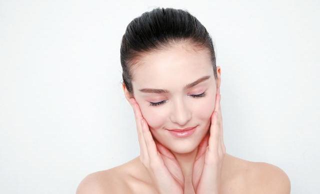 如何保养脸更好看,显老的脸如何显年轻