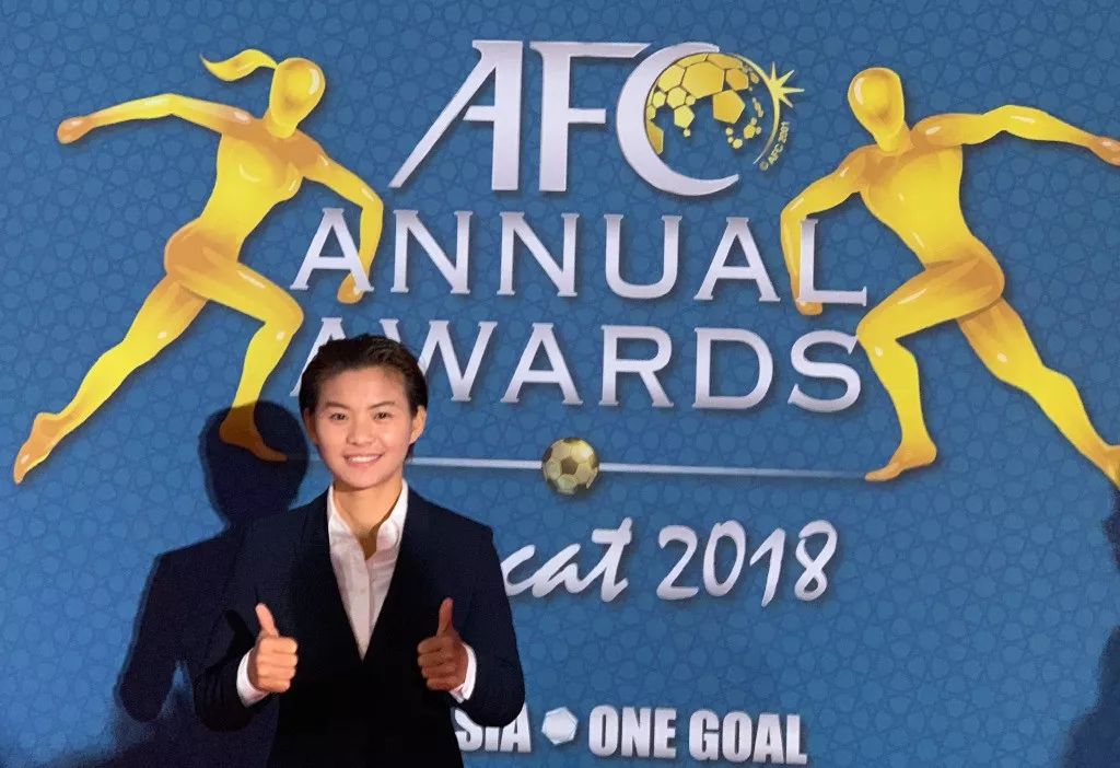 王霜加冕“亚洲足球小姐”！曾因难以忍受国内2000块工资赴韩踢球
