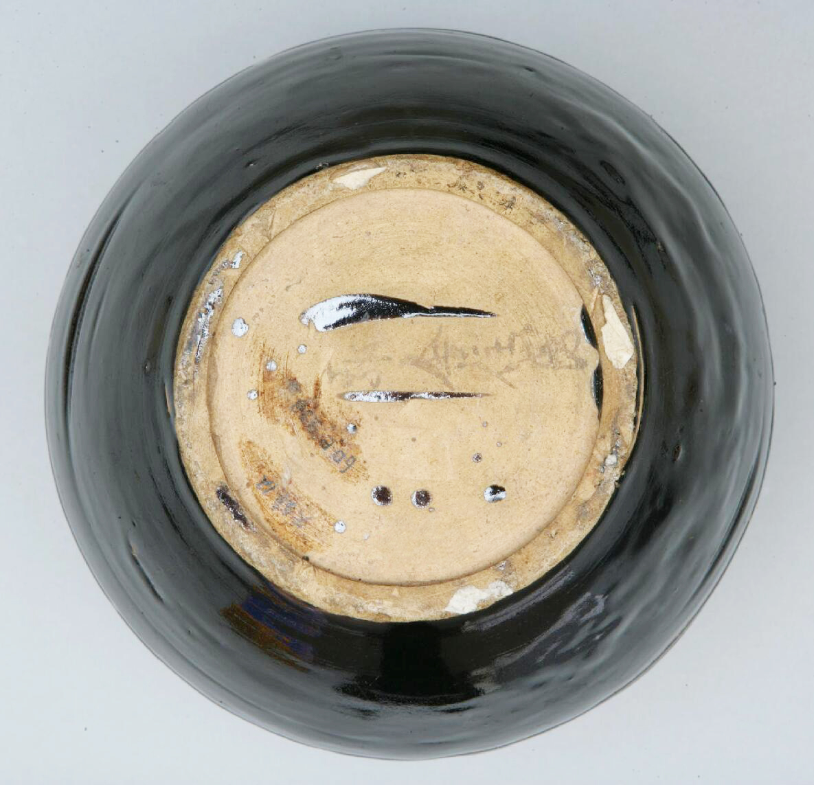 宋金时期半釉黑陶瓷,釉如凝脂的青花瓷器图片