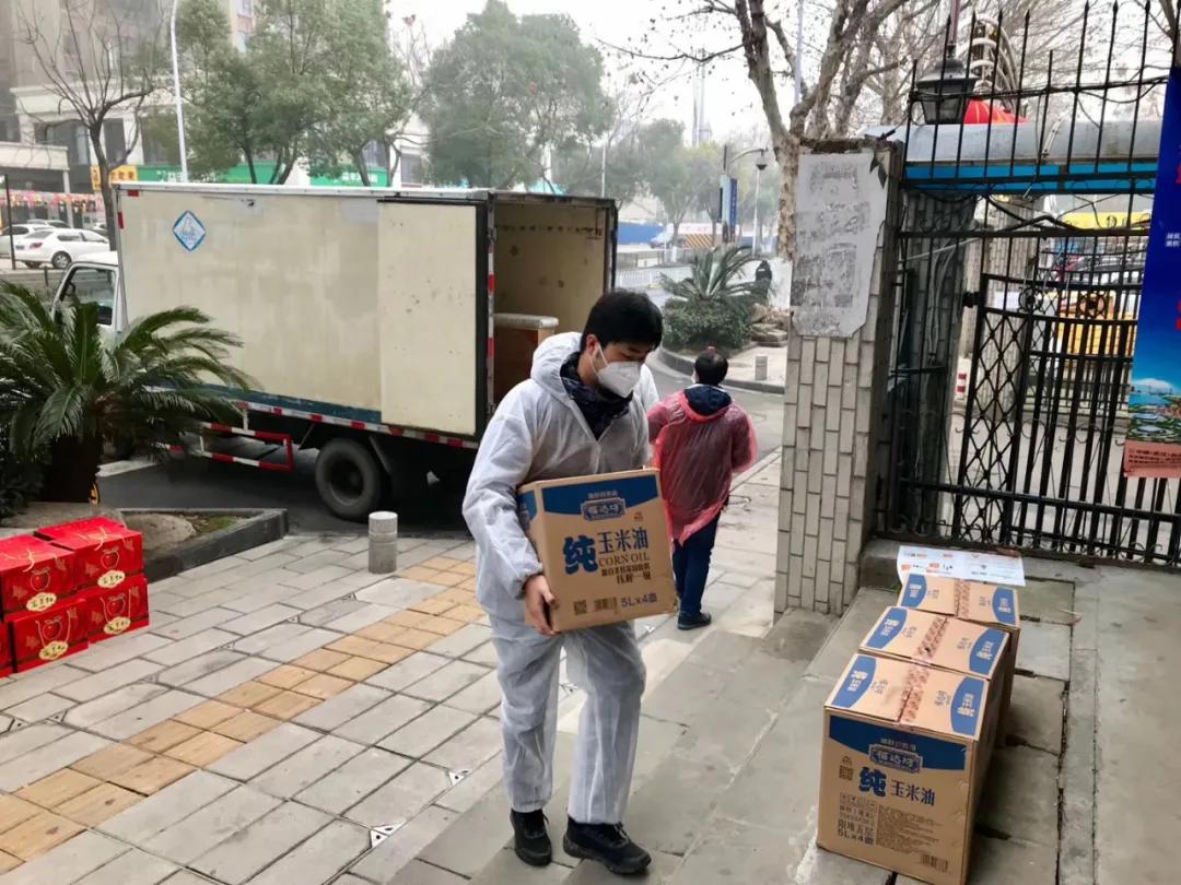 远亲不如近邻武汉福达坊集团特殊时期为市民稳价保供