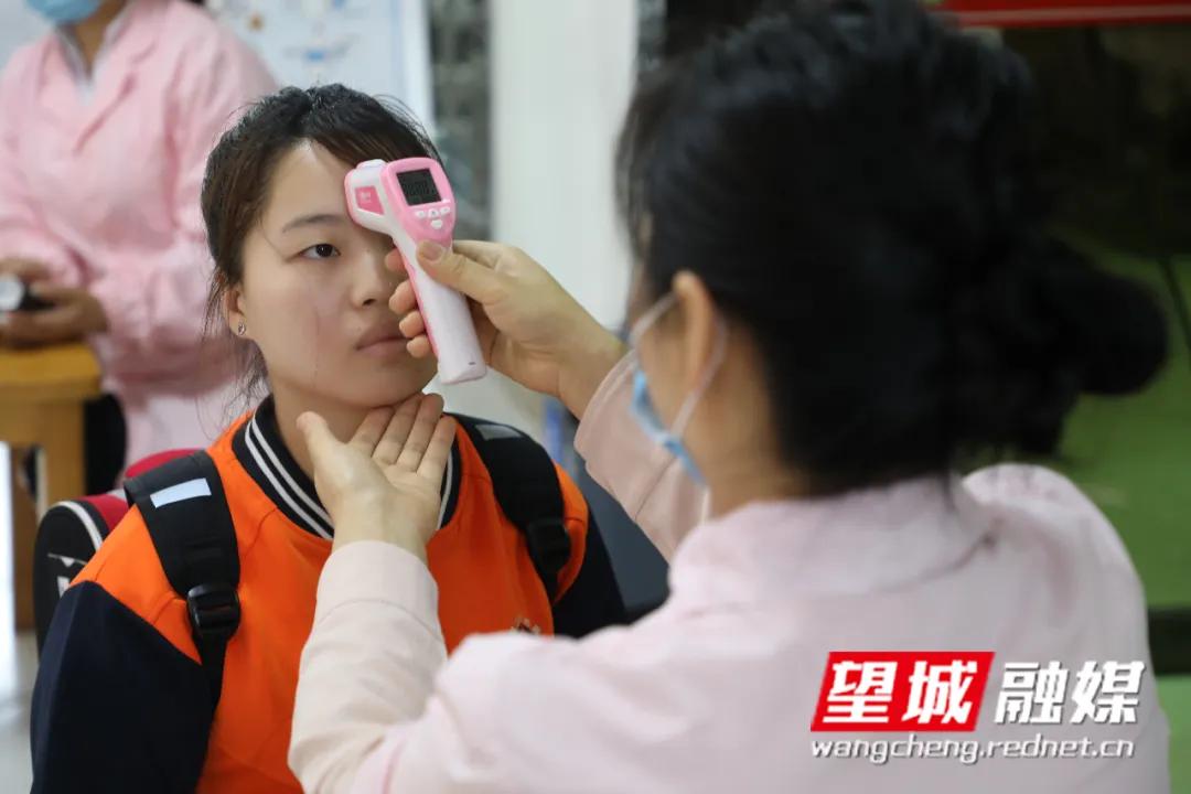 幼园迎新年入园视频,幼儿园开学欢迎孩子回归视频