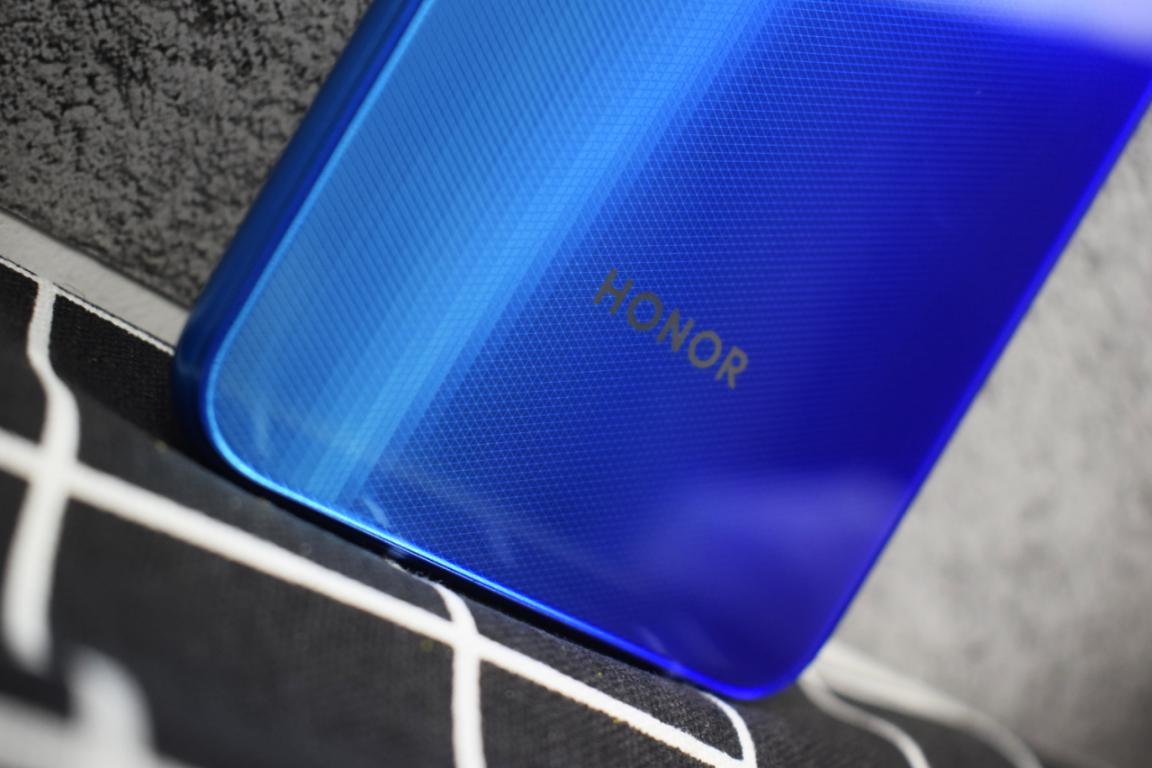 荣耀play3评测跑多少分,荣耀play3值得买么