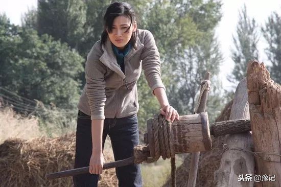 光棍刘军与侄女儿私奔之后,重男轻女的房村怎么样了?