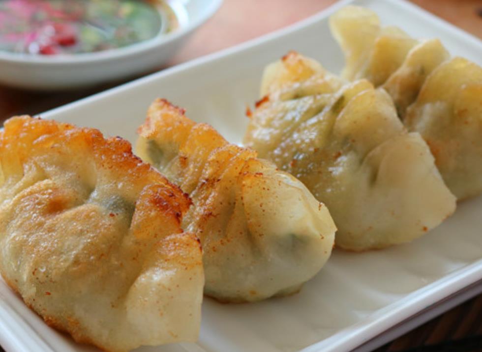 煎水饺粘锅,煎水饺怎么煎不会滑油