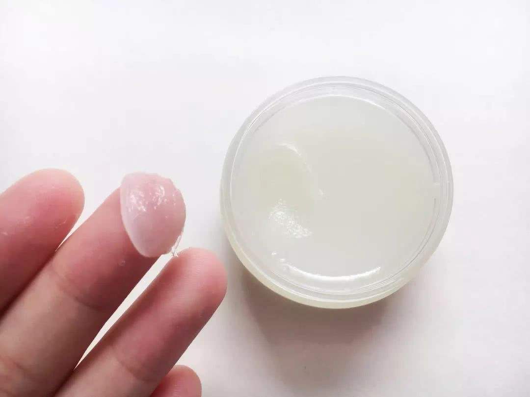 冬季脸上干燥过敏泛红,冬季皮肤过敏泛红发痒小妙招