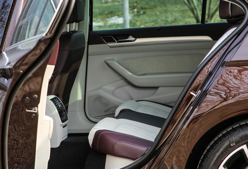 帕萨特迈腾哪个更有档次一点,帕萨特迈腾到底哪个贵