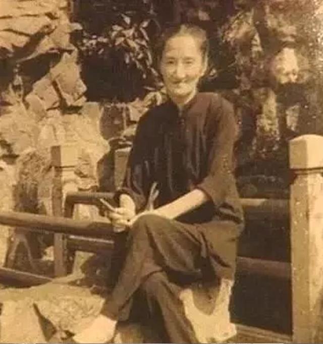 陆小曼死后骨灰为什么无人认领,陆小曼下场无人认领骨灰