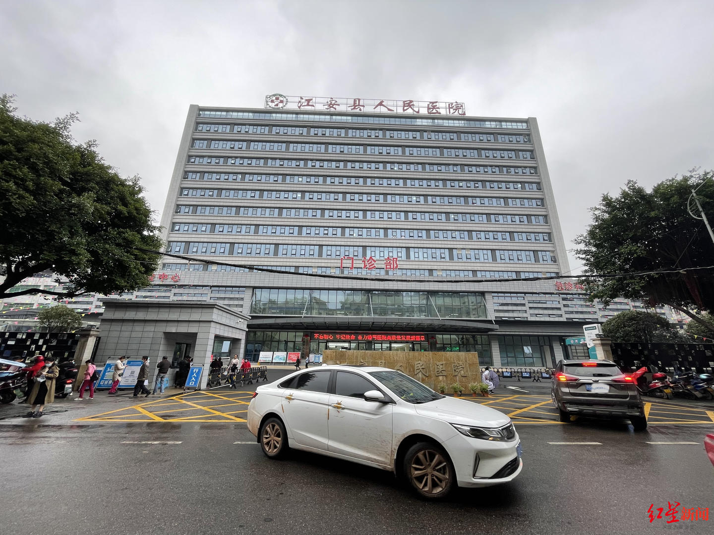 “双胞胎流产疑云”调查:孕妇腹痛医院做支架置入术两天后流产家属质疑诊疗不当索赔百万