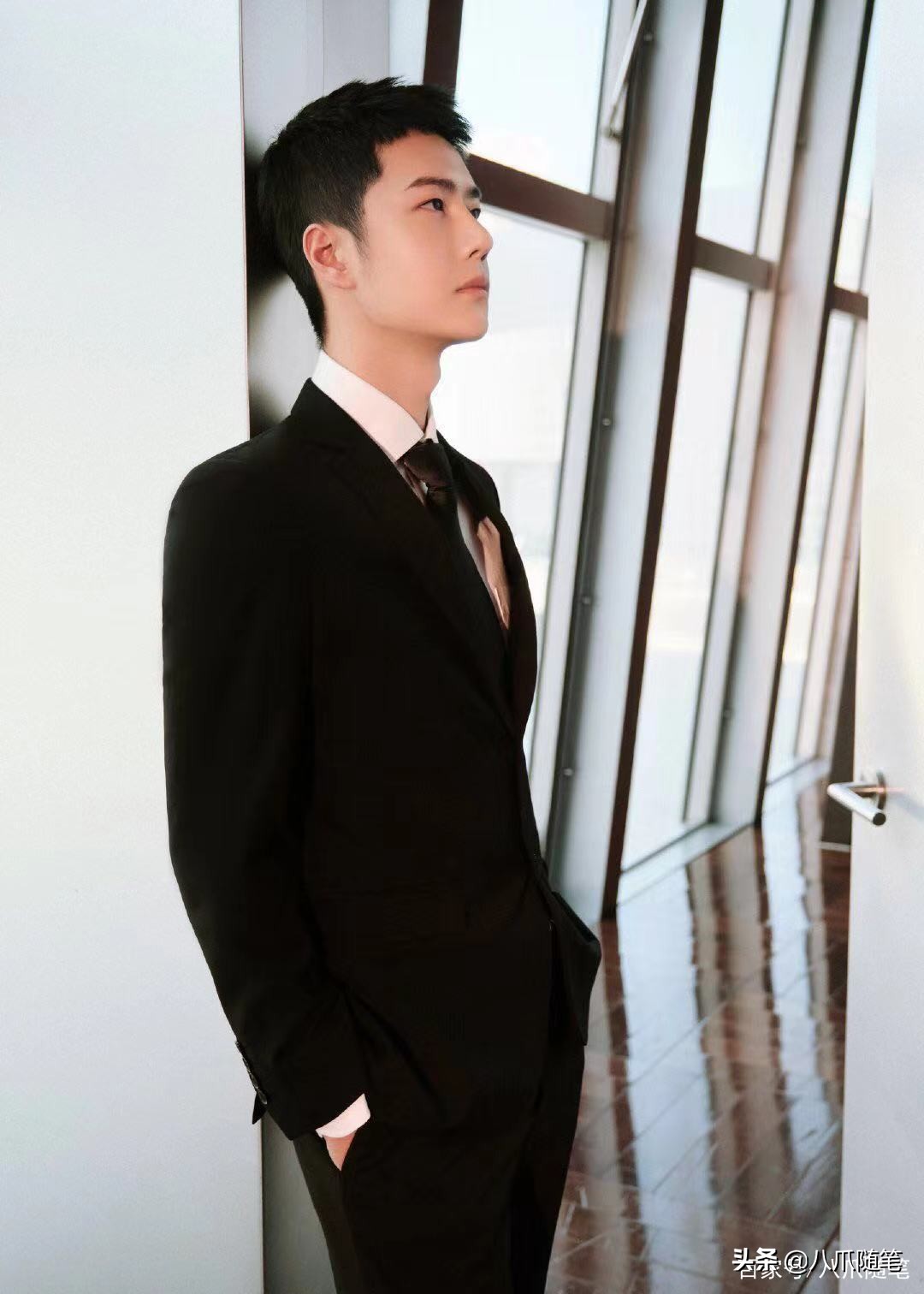 王一博公益河南照片,王一博公益活动私下合照