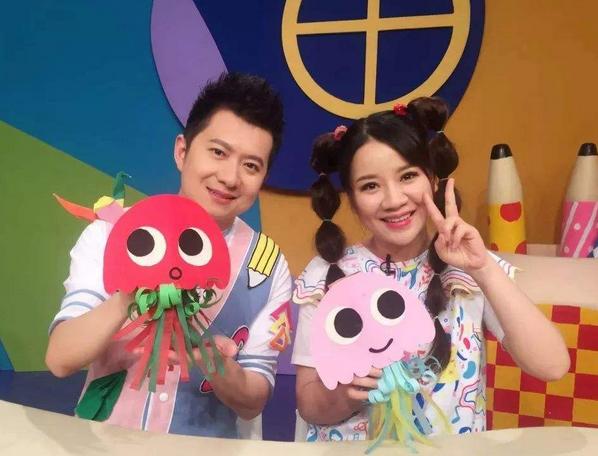 红果果和绿泡泡两个孩子,绿泡泡红果果的少儿频道