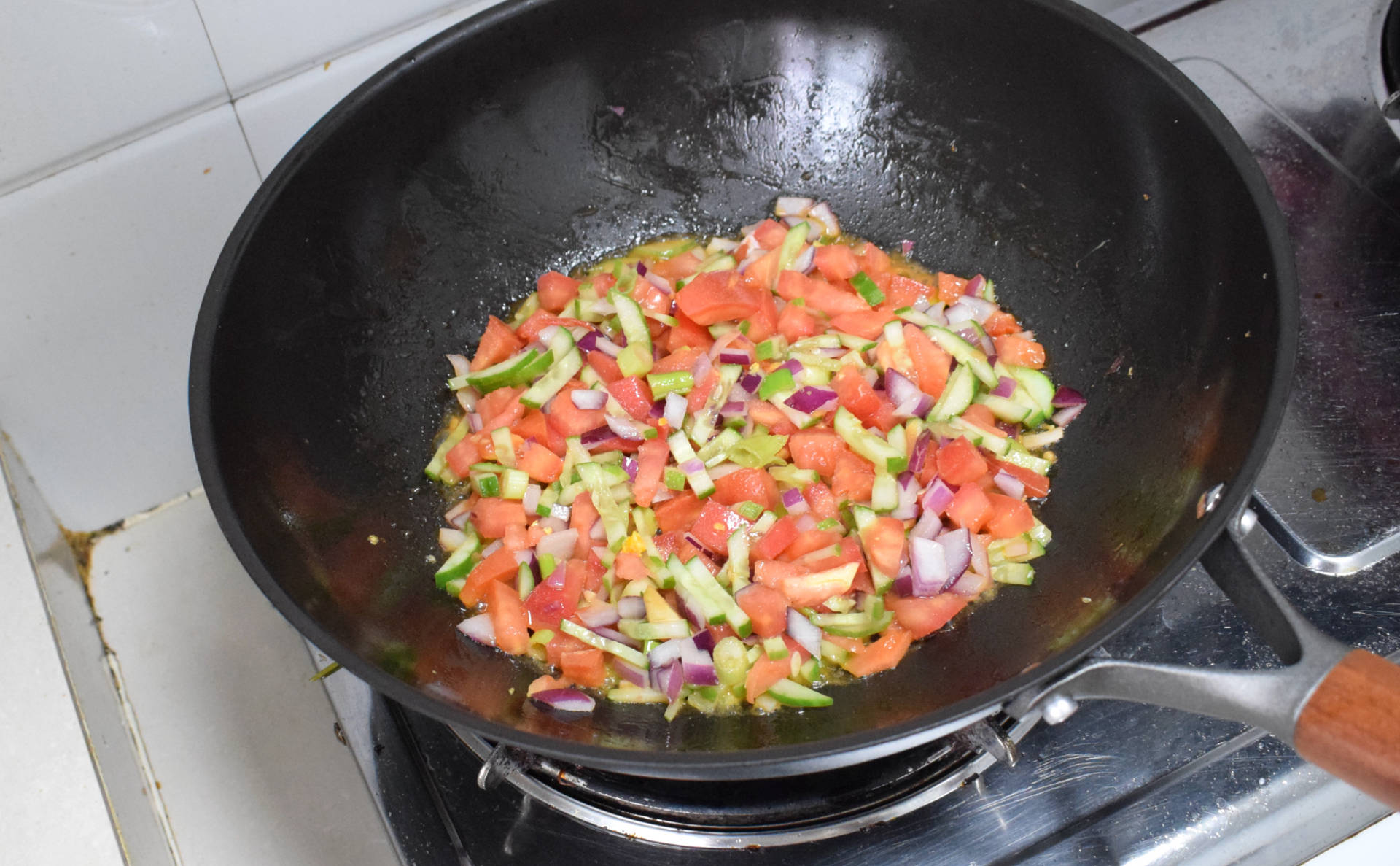 不沾油烟的炒菜锅,最好的炒菜铁锅推荐