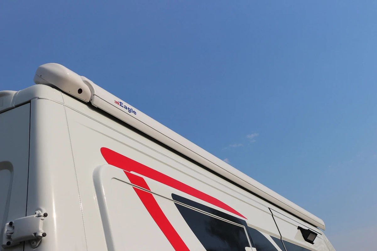 卫航定制版b型房车,卫航房车最新款大通v90后双轮b型