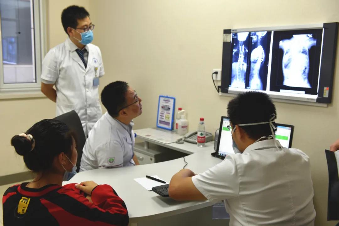 鑴婃煴渚у集鍏泭璁插骇,鑴婃煴渚у集澶у瀷涔夎瘖