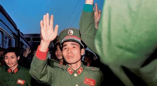 对越战争尚未结束，*小平邓**为何急着裁军百万？还要在两年内完成？