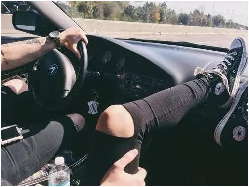 匡威上面的两个孔怎么用,所有匡威侧面都有两个孔吗