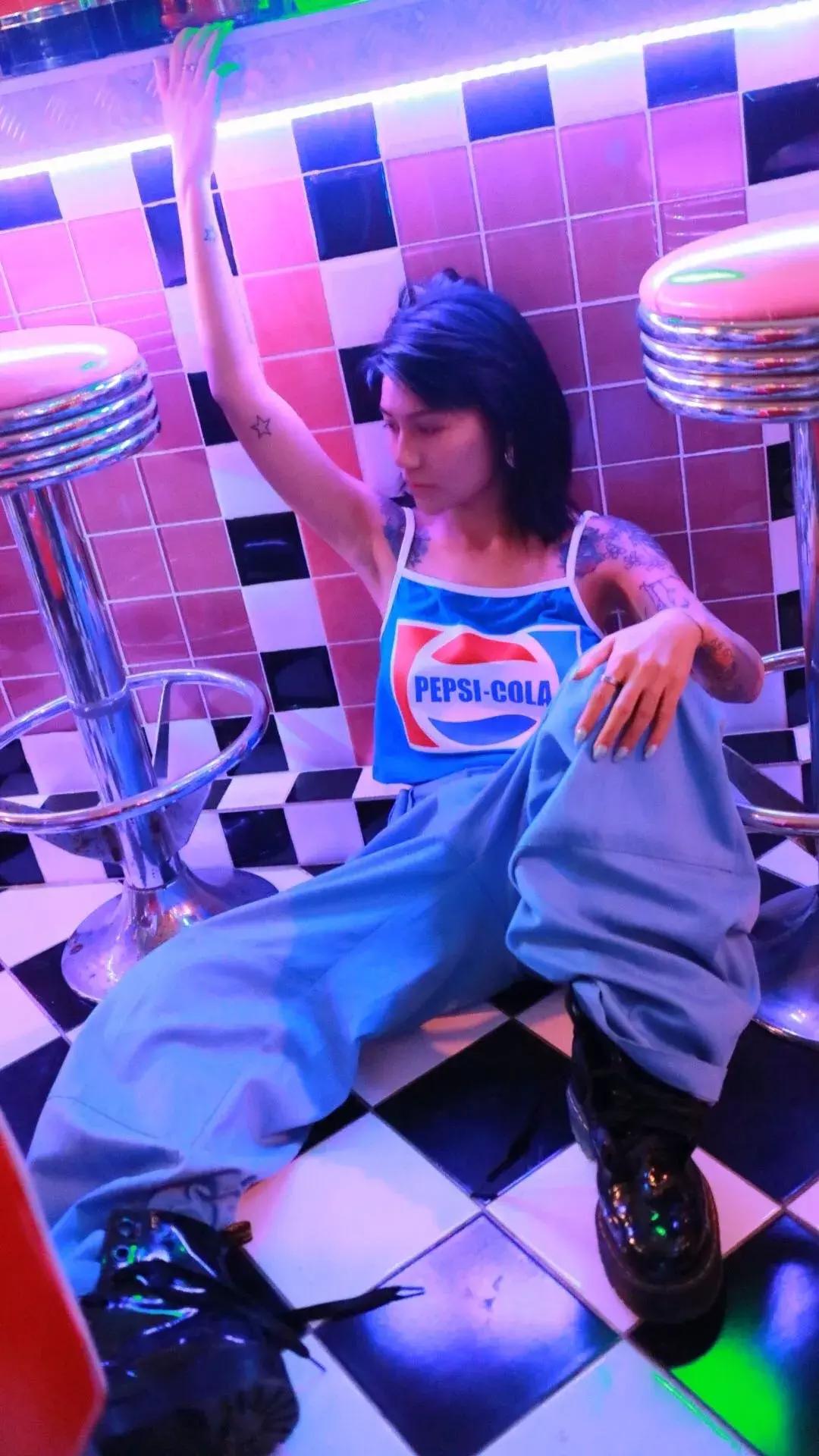 比黑丝妞还让人无法抵抗的,是这些穿球鞋的漂亮妹妹...